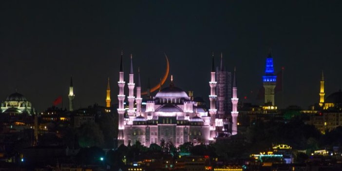 İstanbul'da hilal, Sultanahmet Camii ile buluştu