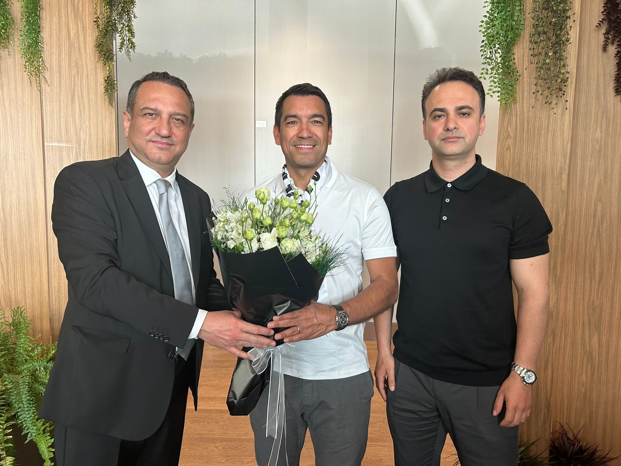 Giovanni van Bronckhorst, İstanbul'a geldi