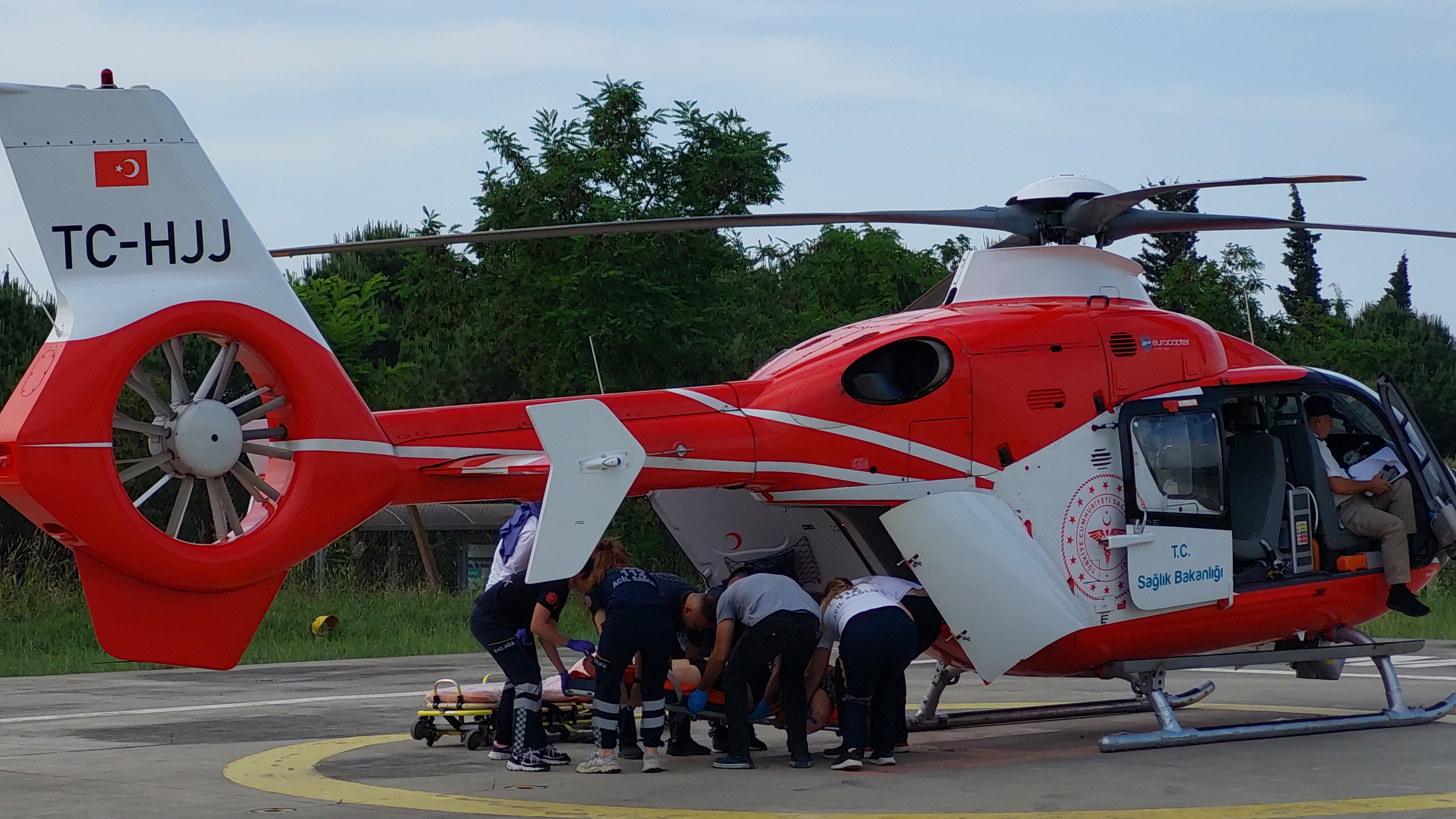 Hasta, ambulans helikopterle hastaneye sevk edildi