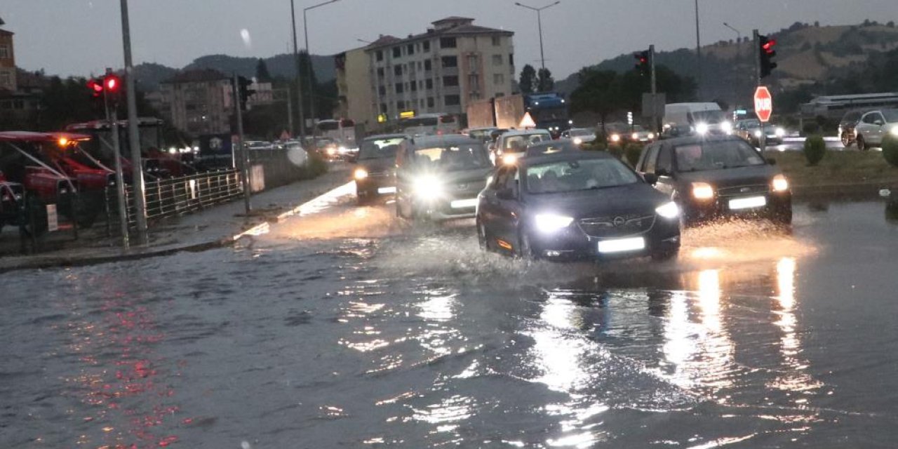 Sağanak hayatı olumsuz etkiledi