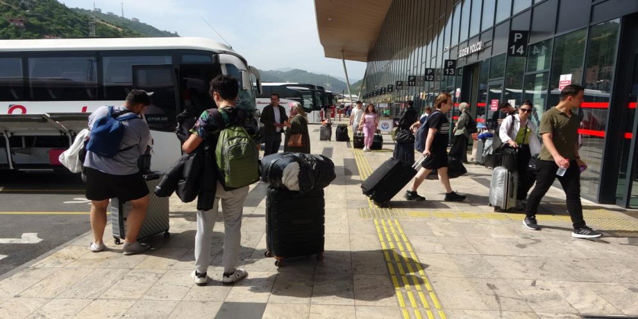 Otobüs Terminali'nde Kurban Bayramı yoğunluğu