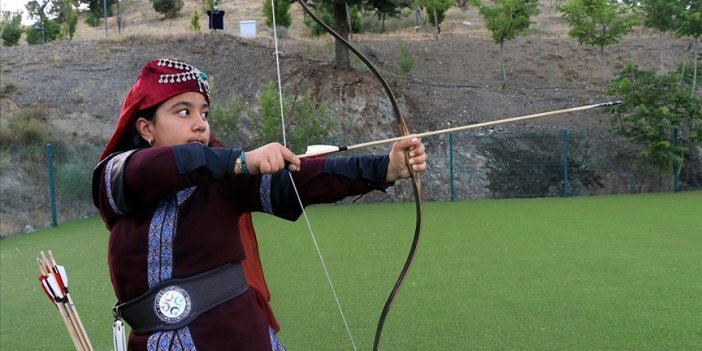 Şampiyon okçu Buğlem Sare Deveci, hedefi milli takımı