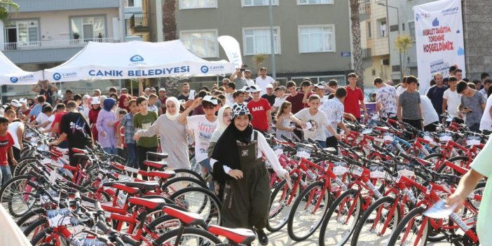 Camiye gelen ödülü kapıyor