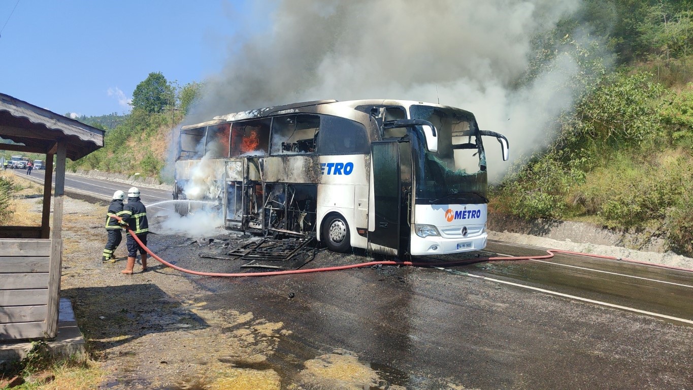 marka otobüsü alev alev yandı