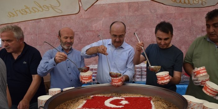 OMÜ Vakfı, aşure dağıttı