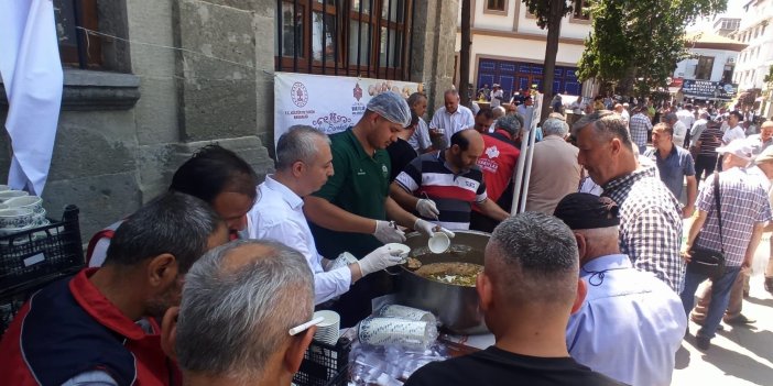 Samsun'da aşure dağıtımı