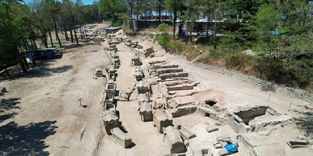 Tios Antik Kenti'nde Roma dönemine ait nekropol alanı gün ışığına kavuşuyor