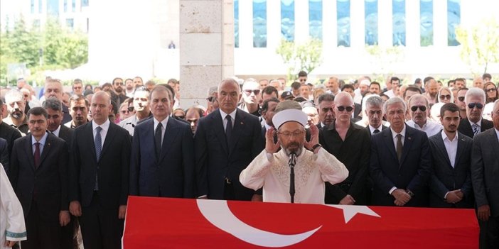 Sanatçı Kenan Işık, son yolculuğuna uğurlandı