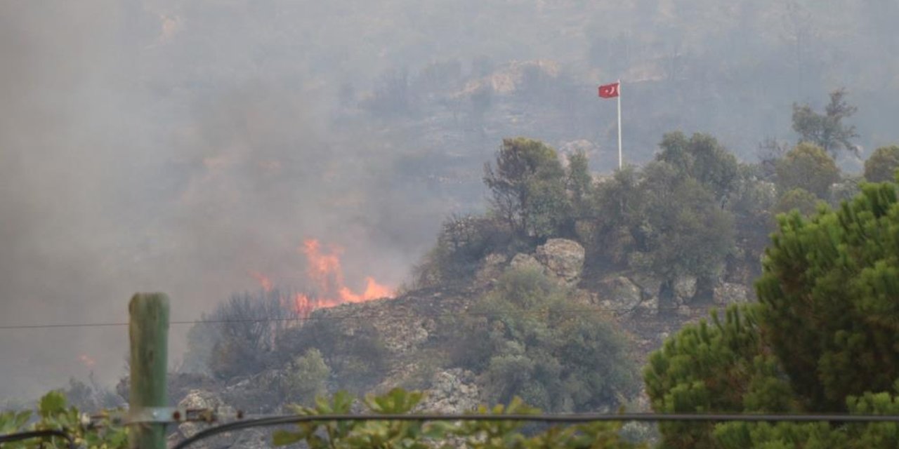 Dağ taş yandı, Türk bayrağı korundu