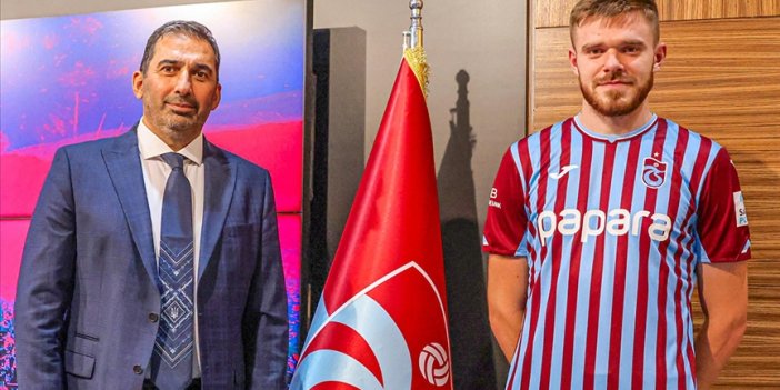 Trabzonspor Arseniy Batagov için imza töreni düzenledi