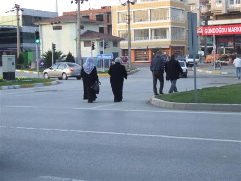 Dört yola üst geçit yoksa Polis koyulsun!