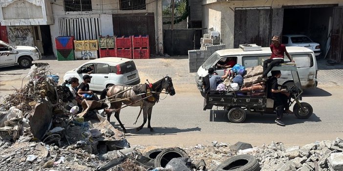 Filistinlileri zorla yerinden etmeyi sürdürüyor