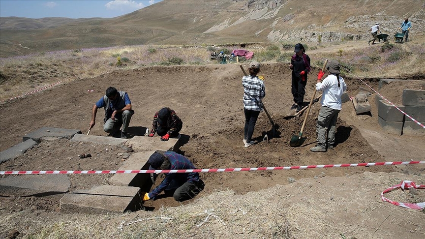 Urartu kalesinde yeni buluntular ortaya çıkarıldı