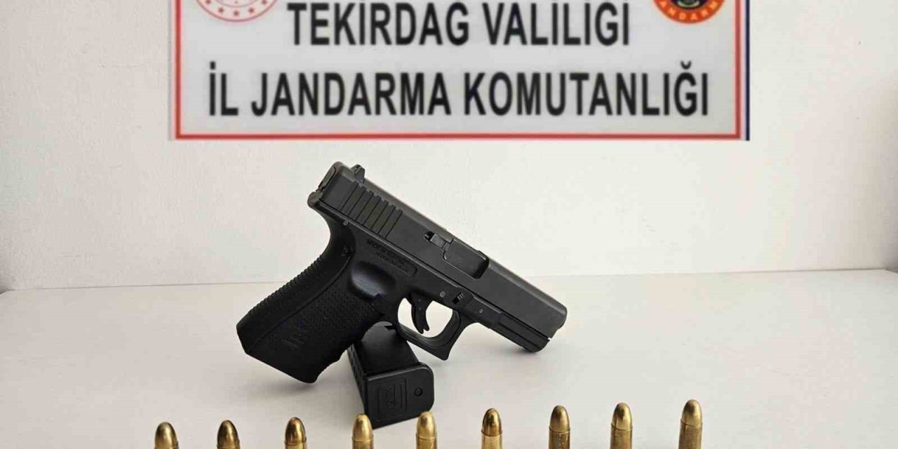 Jandarma 2 ruhsatsız tabanca ele geçirdi