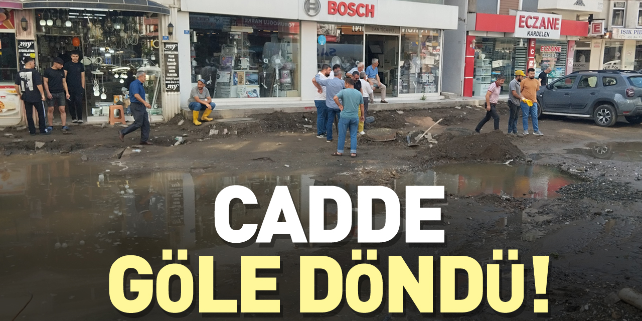 Cadde Göle Döndü!