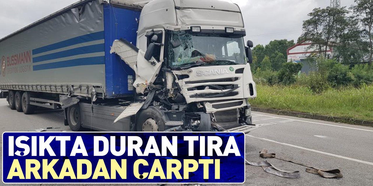 Işıkta duran tıra arkadan çarptı