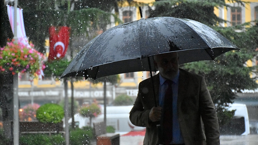 Yurdun bazı kesimleri için gök gürültülü sağanak uyarısı