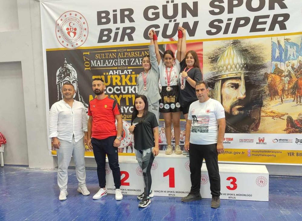 Sporcu Yanak, Muaythaide birinci oldu