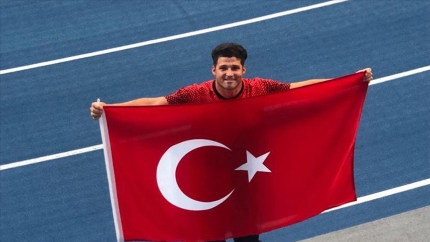 Milli sporcu Muhammet Khalvandi gümüş madalya aldı