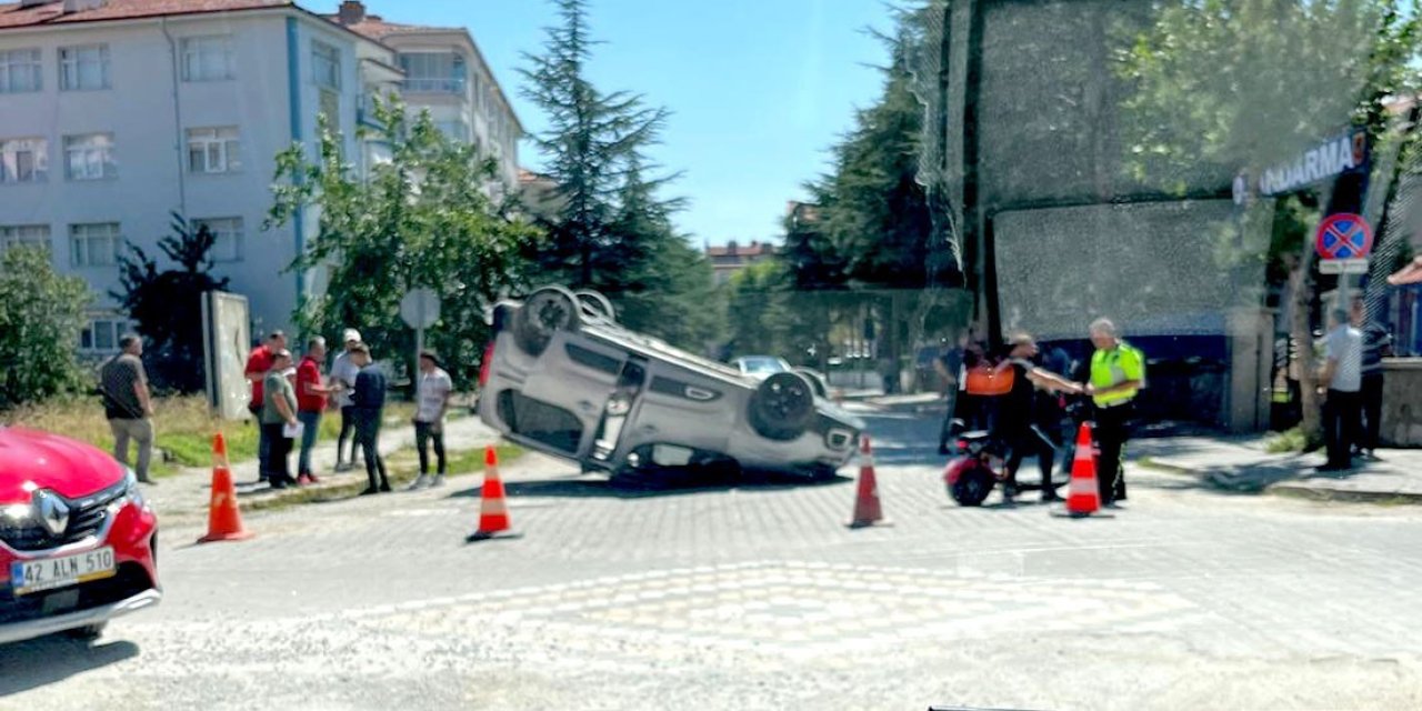 Konya’da otomobil takla attı