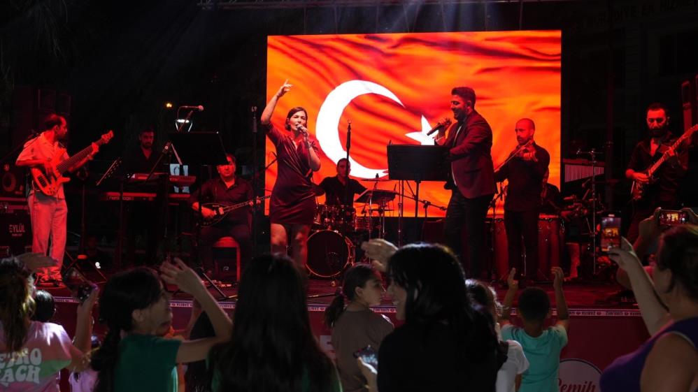 102. yıla özel konser