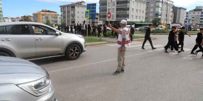 "Okul Geçidi Görevlisi" uygulaması