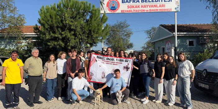 Okullarına bir köpek sahiplendiler