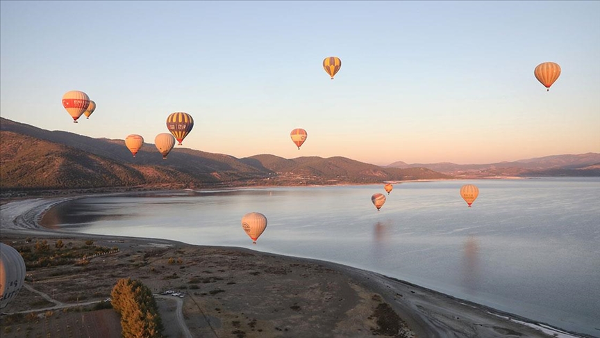 Salda semaları sıcak hava balonlarıyla süslendi