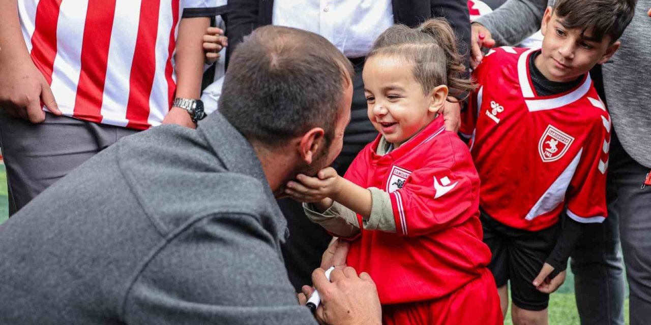 minikler kupayı Samsunspor kaptanının elinden aldı