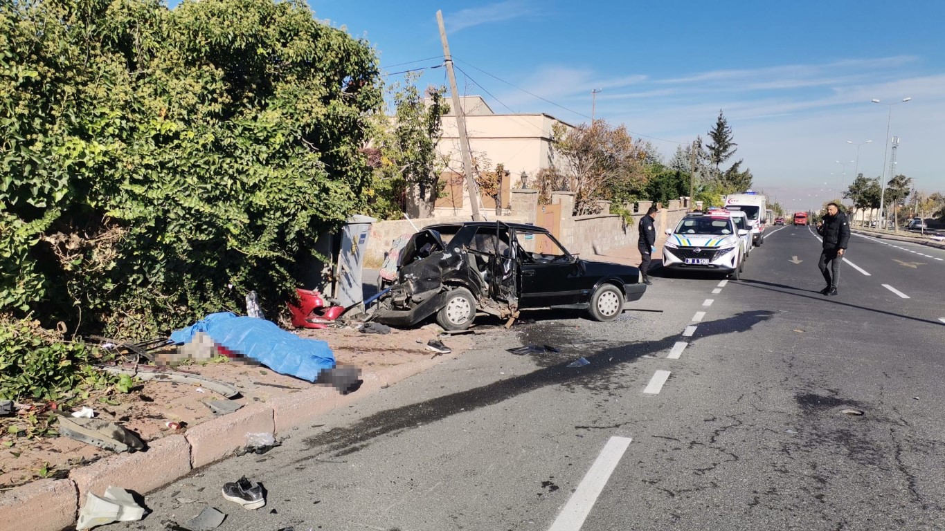 Kayseri’de kaza yapan Tofaş hurdalığa çıktı:1 ölü, 3 yaralı