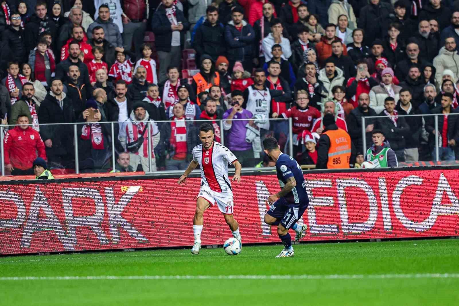 Samsunspor, Emre Kılınç’ın dizinin fotoğrafını medya paylaştı