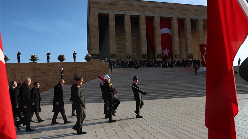 Mustafa Kemal Atatürk için Anıtkabir'de devlet töreni düzenlendi