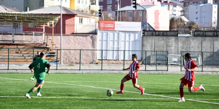 Kadın futbolunda dostluk maçı