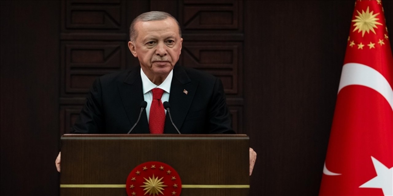 Erdoğan: Milletimizin değerlerini yarınlara taşıyan öğretmenlerimizin Öğretmenler Günü’nü tebrik ediyorum