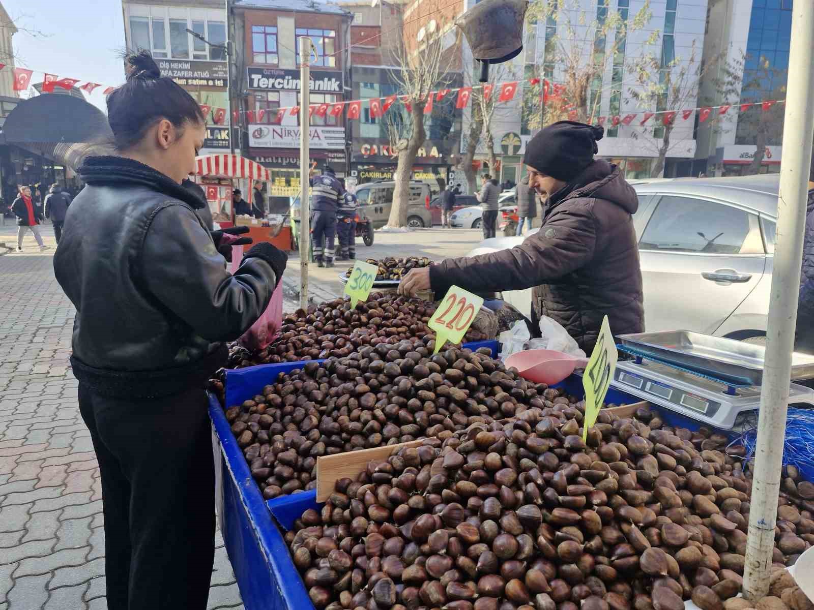 Kış mevsiminin vazgeçilmezi kestane yoğun talep görüyor