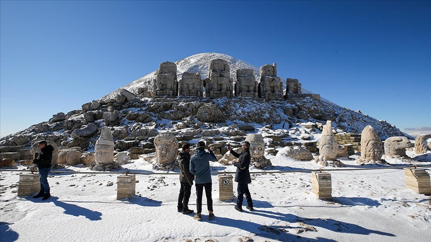 Nemrut Dağı yaklaşık 165 bin turisti ağırladı