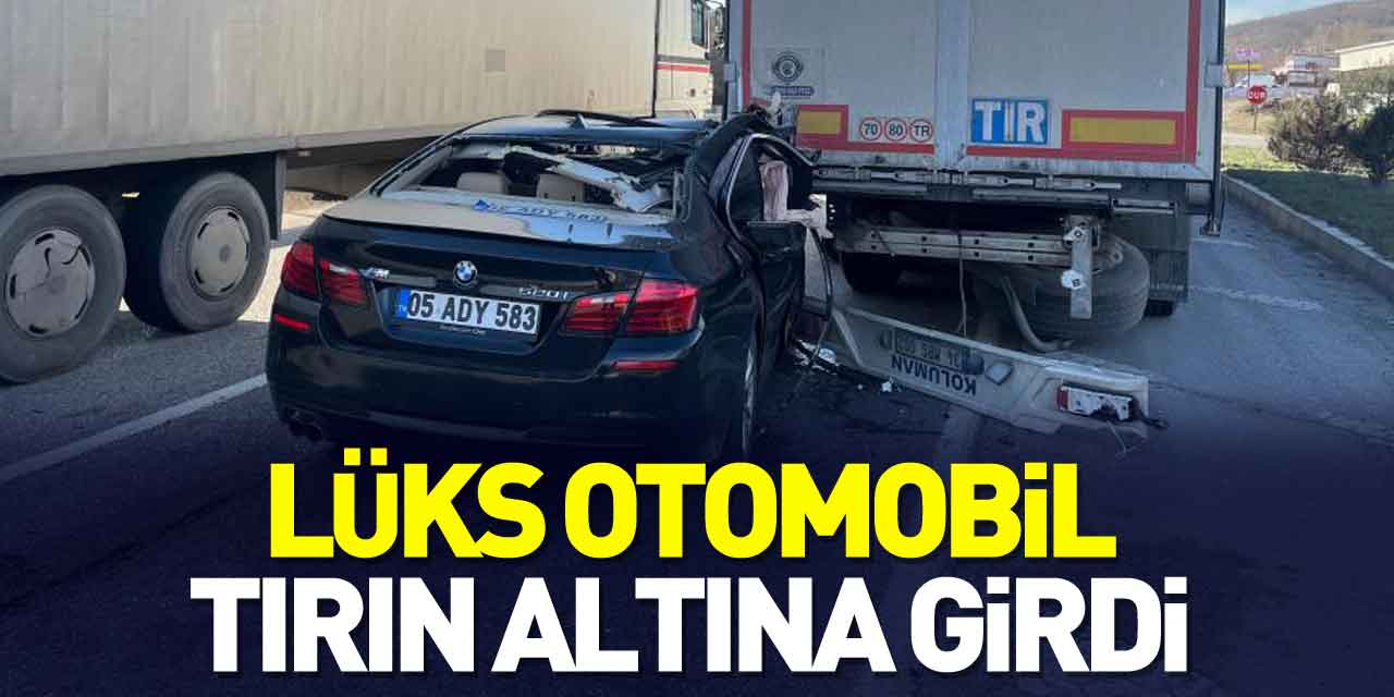 Lüks otomobil tırın altına girdi