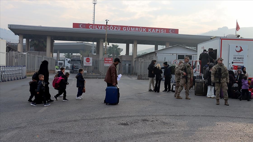 Türkiye'deki Suriyeliler ülkelerine dönüyor