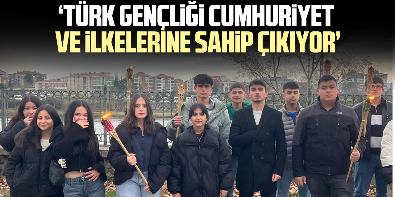 ‘Türk Gençliği Cumhuriyet ve İlkelerine Sahip Çıkıyor’