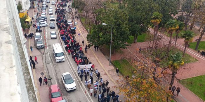 Emekliler sloganlar eşliğinde yürüdü