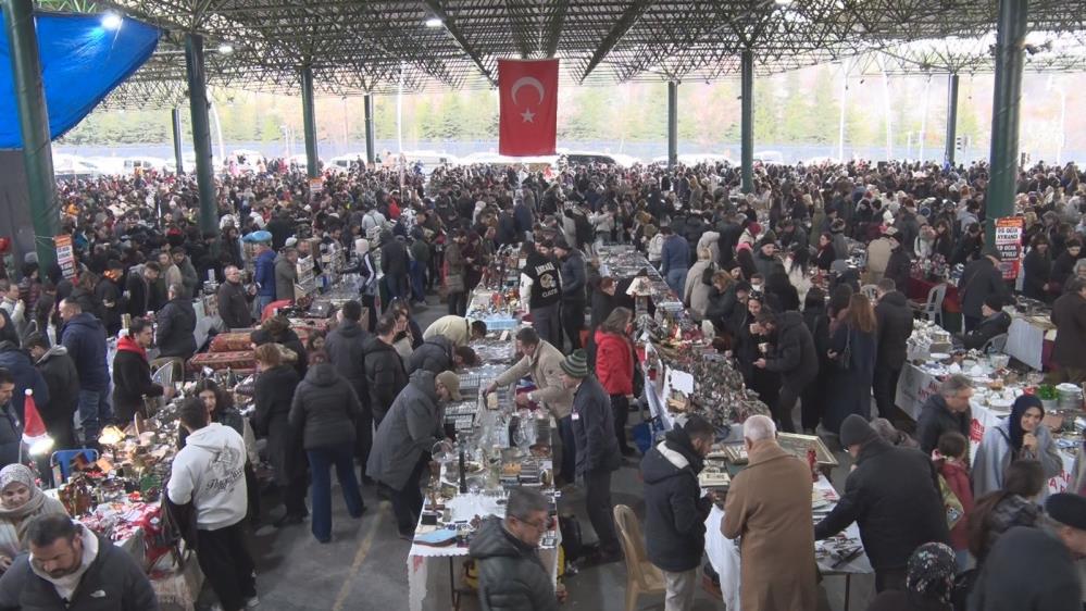 Yılın son antika pazarına yoğun ilgi