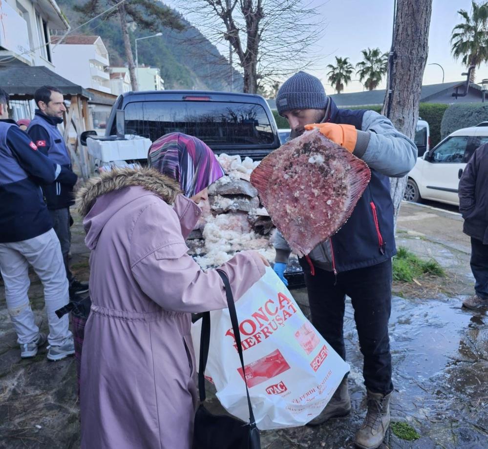 İhtiyaç sahiplerine ücretsiz kalkan dağıtıldı