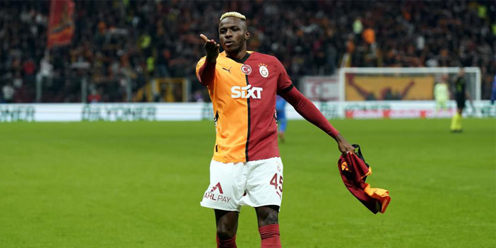 Victor Osimhen ligdeki 10. golünü attı