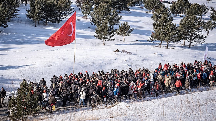 Türkiye, şehitler için yürüdü