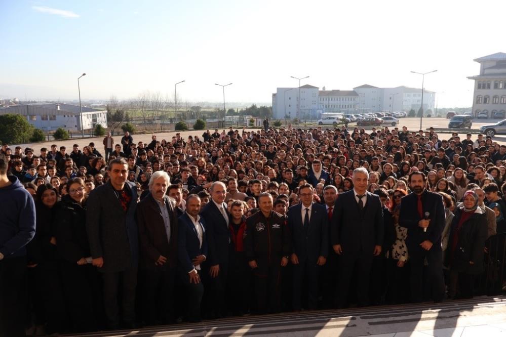 Alper Gezeravcı, öğrencilerle buluştu