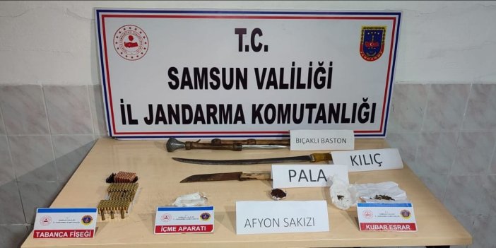 728 adet sentetik ecza hapı yakalandı