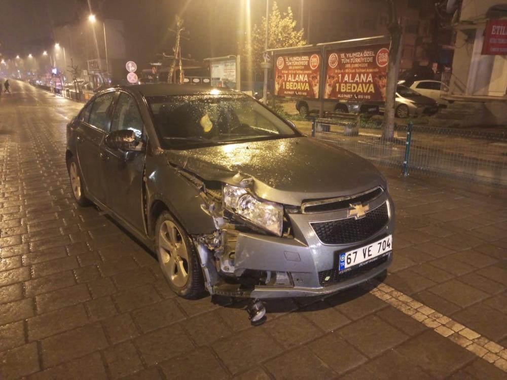 Polis sürücüyü aracın üzerine atlayarak durdurdu