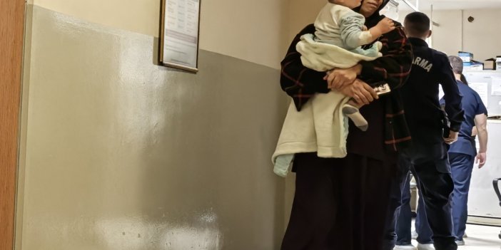 Sıcak çay bebeğin üzerine devrildi