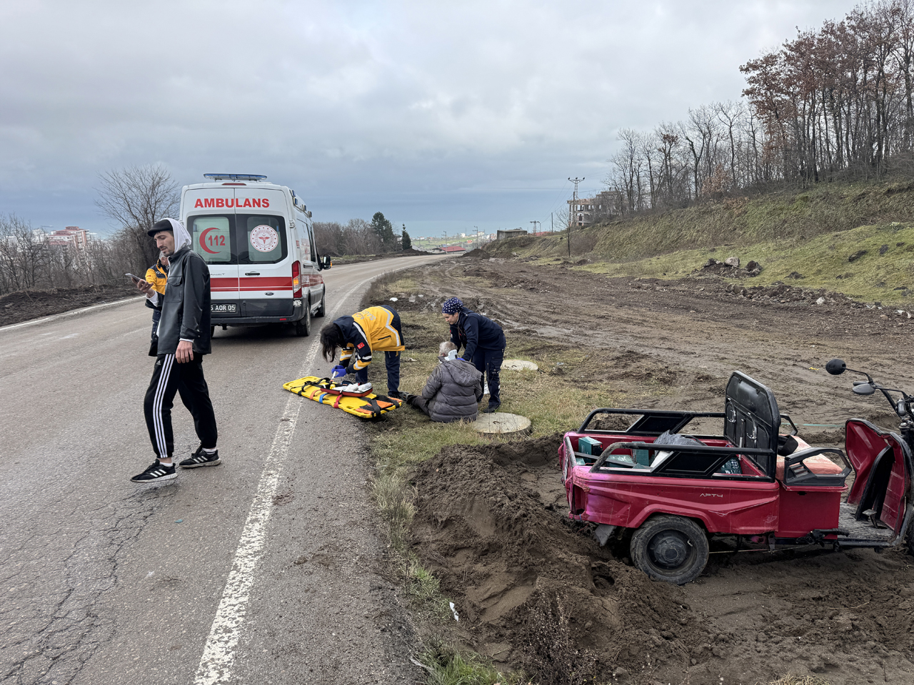 Devrilen üç tekerlekli motosikletin sürücüsü yaralandı