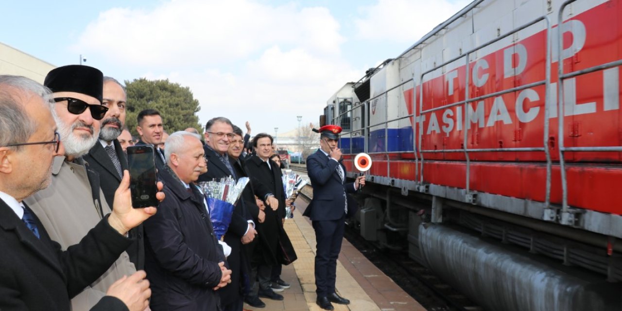 Tahran-Van treninin ilk yolcuları Van’a ulaştı